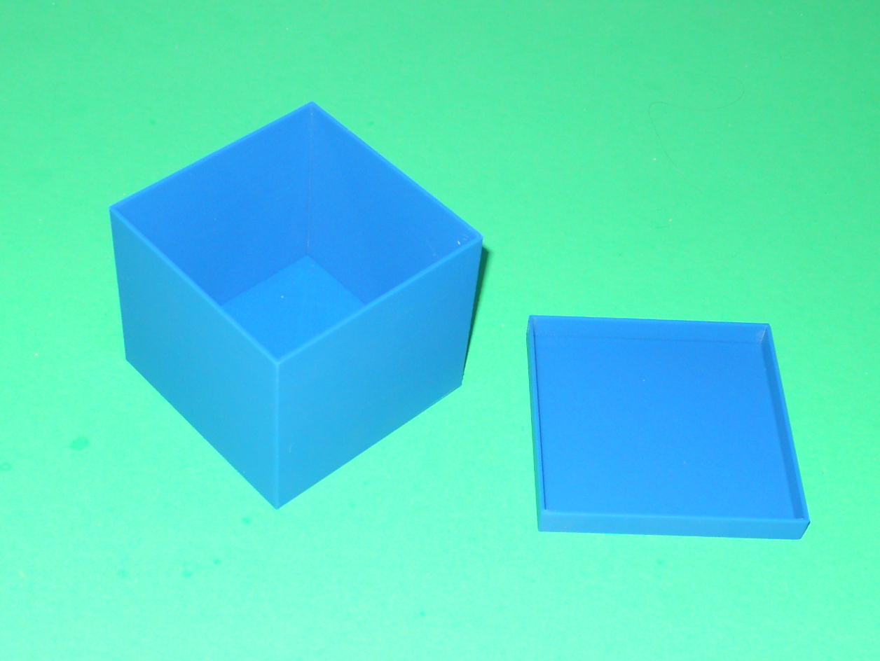 Parametric Container with an overlapped lid